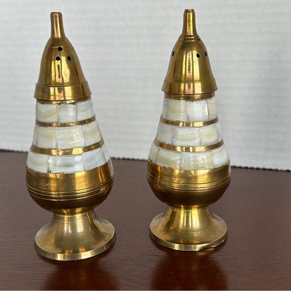 Vintage Brass and Mother of Pearl Salt and Pepper Shakers with liners - Picture 5 of 15